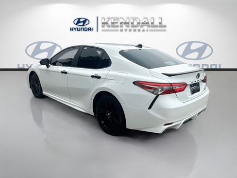 Used 2019 Toyota Camry SE FWD image 4