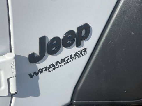 Used 2021 Jeep Wrangler Unlimited Sport image 33