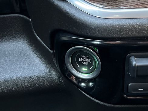 Used 2025 Chevrolet Silverado 1500 LT image 32