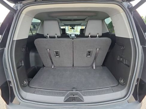 Used 2022 GMC Acadia SLT FWD image 32