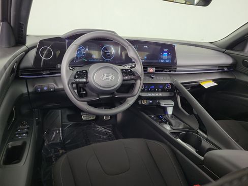 New 2025 Hyundai Elantra SEL image 12