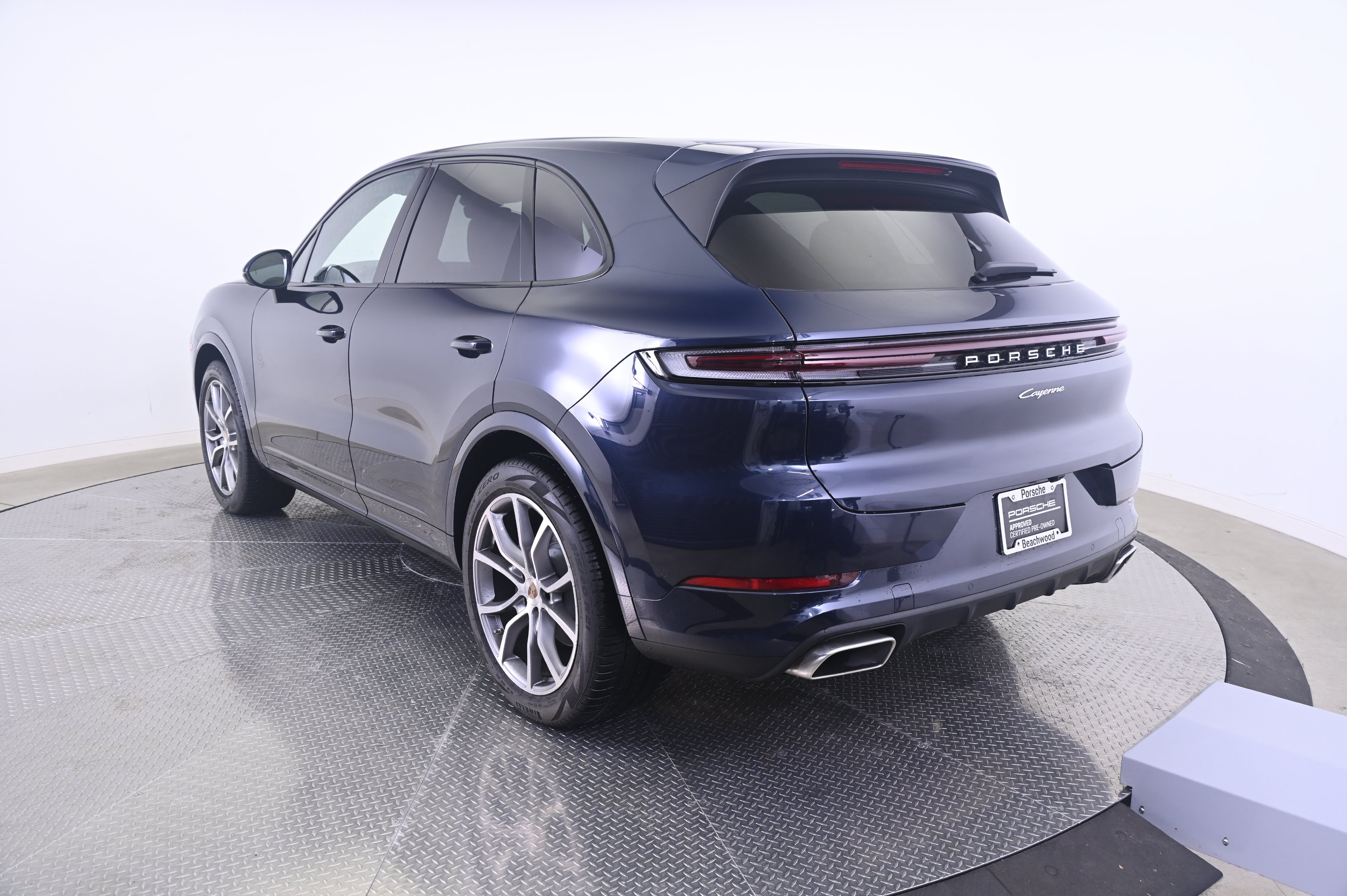 Certified 2026 Porsche Cayenne AWD/4WD image 3
