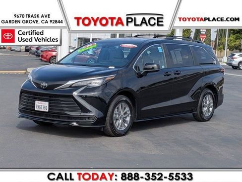Used 2026 Toyota Sienna LE FWD image 1
