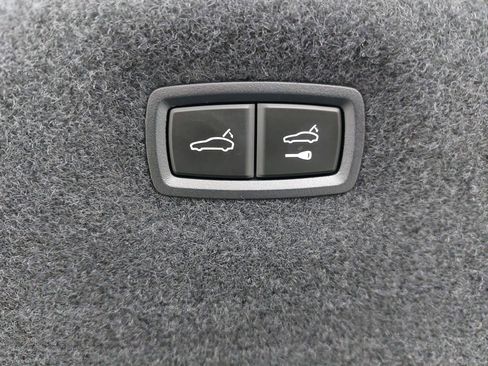 Certified 2025 Porsche Taycan image 15