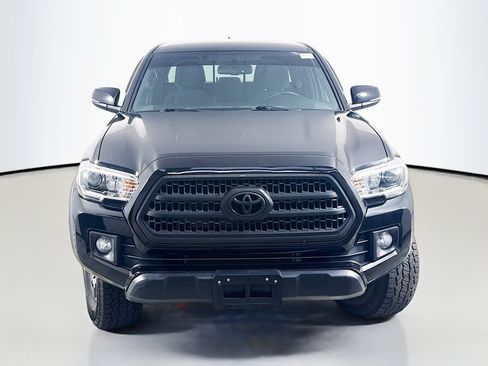 Used 2017 Toyota Tacoma TRD Off-Road w/ Tow Package (A/T) AWD/4WD image 2