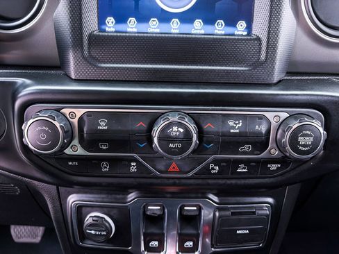 Used 2022 Jeep Wrangler Sport AWD/4WD image 21