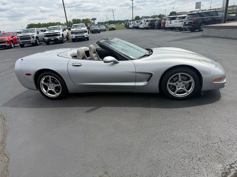 Used 2004 Chevrolet Corvette Convertible w/ Preferred Equipment Group RWD image 4