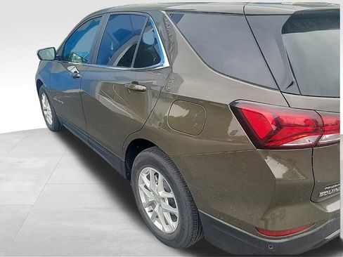 Used 2023 Chevrolet Equinox LT FWD image 2
