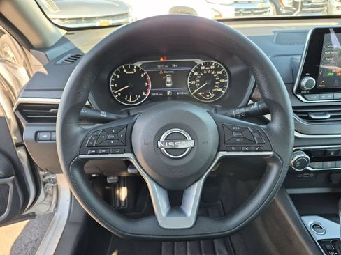 Used 2025 Nissan Altima 2.5 SV FWD image 22
