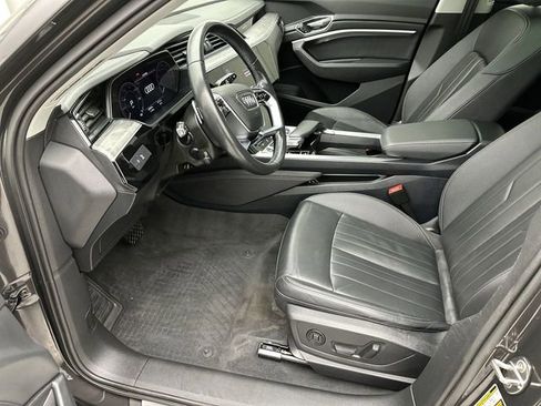 Used 2024 Audi Q8 e-tron Premium image 11