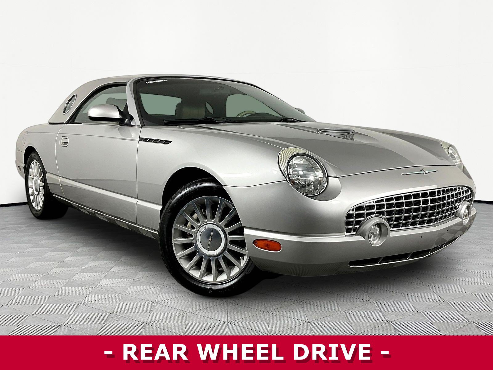 Used 2004 Ford Thunderbird RWD image 3