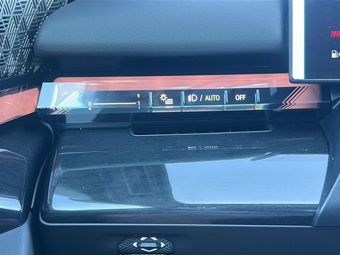 New 2026 BMW 540i xDrive xDrive w/ M Sport Package image 25