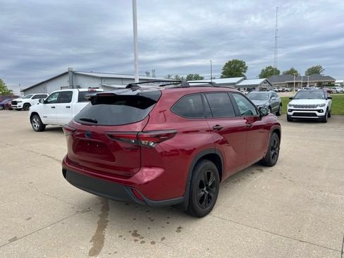 Used 2024 Toyota Highlander XLE AWD/4WD image 5