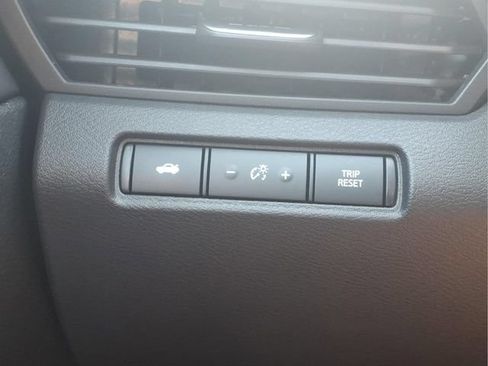 Used 2024 Nissan Altima 2.5 SR FWD image 15