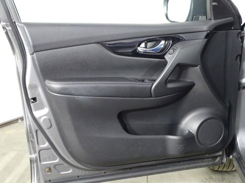 Used 2020 Nissan Rogue Sport SV image 16