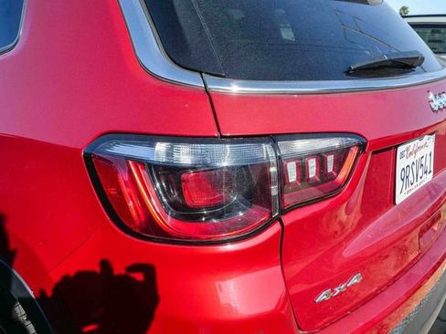 Used 2025 Jeep Compass Limited image 10