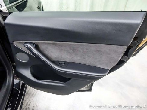 Used 2021 Tesla Model Y Long Range AWD/4WD image 40