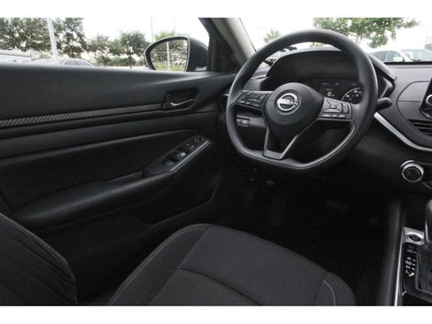 Certified 2025 Nissan Altima 2.5 S FWD image 12