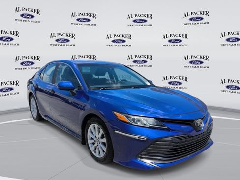 Used 2018 Toyota Camry LE FWD image 8