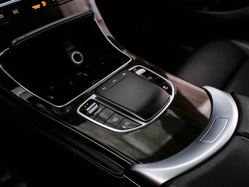 Used 2020 Mercedes-Benz GLC 300 4MATIC image 23