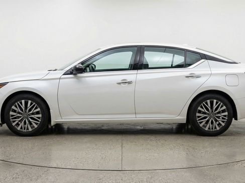 Used 2025 Nissan Altima 2.5 SV image 5