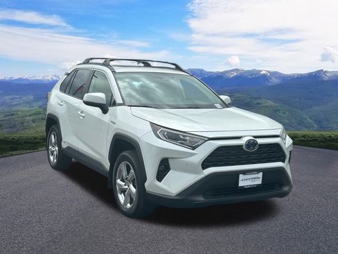 Used 2021 Toyota RAV4 XLE Premium AWD/4WD image 8