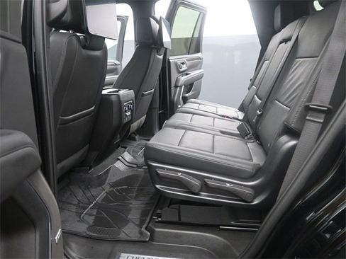 Used 2024 Chevrolet Tahoe Z71 w/ Luxury Package image 13