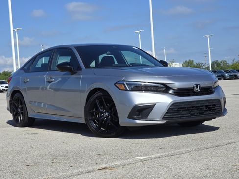 Used 2024 Honda Civic Sport image 2