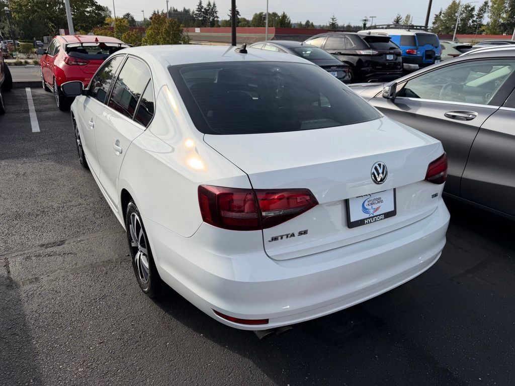 Used 2017 Volkswagen Jetta SE FWD image 8