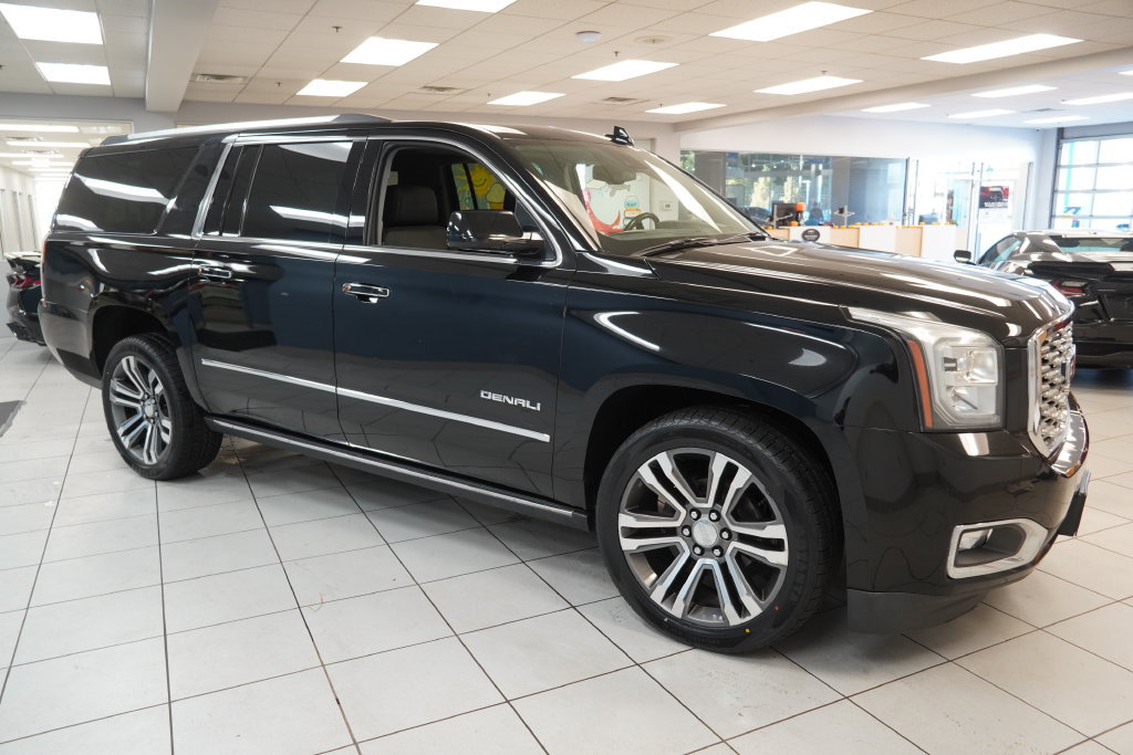 Used 2020 GMC Yukon XL Denali w/ Denali Premium Package AWD/4WD image 17