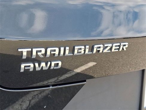 Used 2022 Chevrolet TrailBlazer LT w/ Sun and Liftgate Package image 24