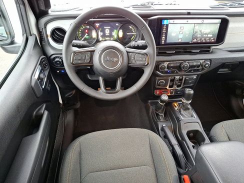 Certified 2025 Jeep Wrangler Willys image 11