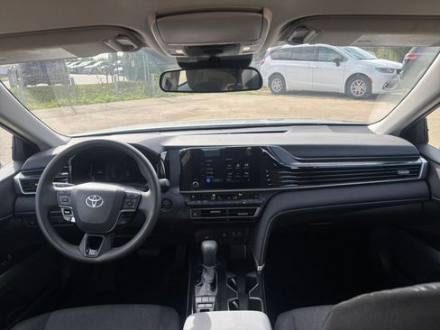 Used 2025 Toyota Camry LE image 32