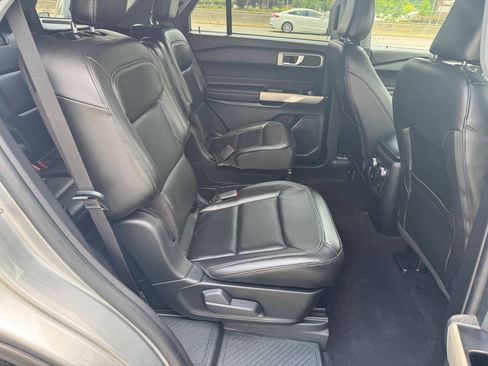 Used 2021 Ford Explorer XLT w/ Equipment Group 202A RWD image 19