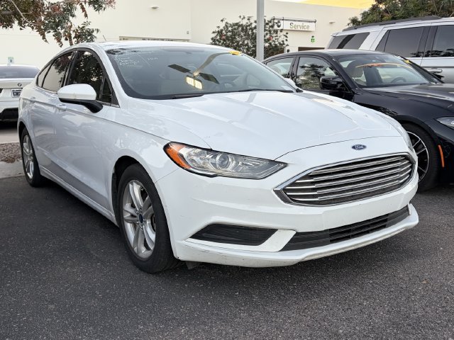 Used 2018 Ford Fusion SE w/ Fusion SE Technology Package FWD image 3