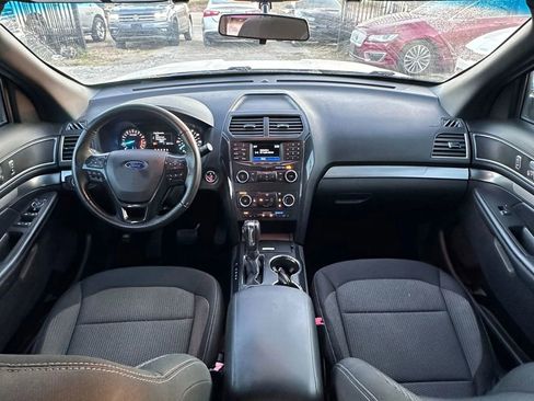 Used 2018 Ford Explorer XLT FWD image 9