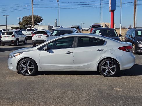 Used 2018 Kia Forte EX image 2