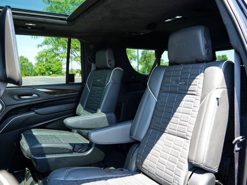Used 2024 Cadillac Escalade ESV Sport Platinum w/ LPO, ONYX Package AWD/4WD image 23