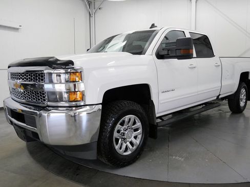Used 2019 Chevrolet Silverado 3500 LT AWD/4WD image 3