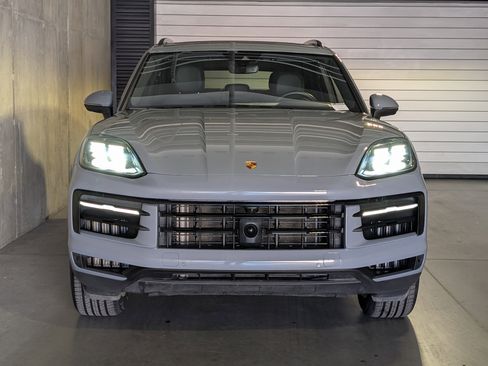 Certified 2024 Porsche Cayenne AWD/4WD image 11