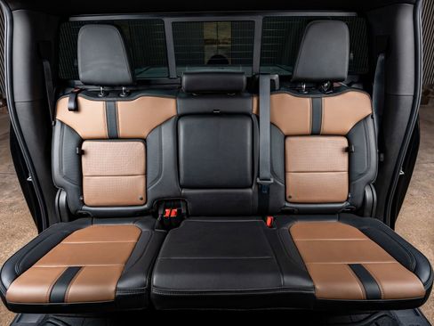 Used 2021 Chevrolet Silverado 2500 High Country image 34