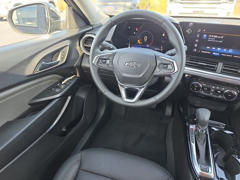 Certified 2025 Chevrolet Trax ACTIV w/ Driver Confidence Package FWD image 9