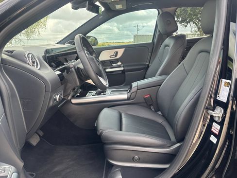 Used 2025 Mercedes-Benz GLA 250 image 11