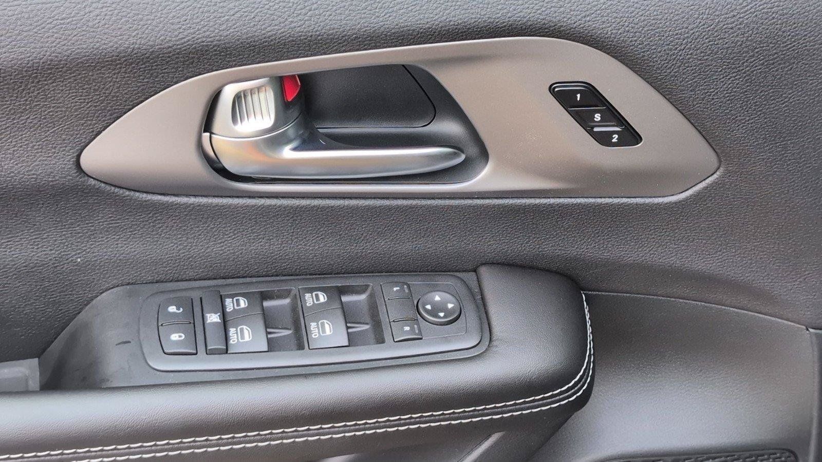New 2027 Chrysler Pacifica Select FWD image 20