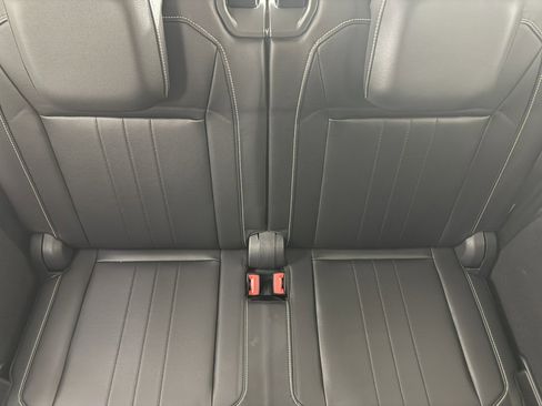 Used 2024 Volkswagen Tiguan SE image 14