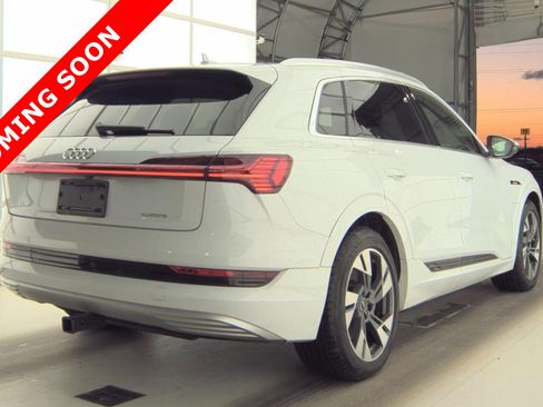 Used 2021 Audi e-tron Premium image 4