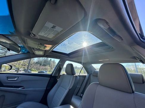 Used 2016 Toyota Camry SE w/ Moonroof Package FWD image 11