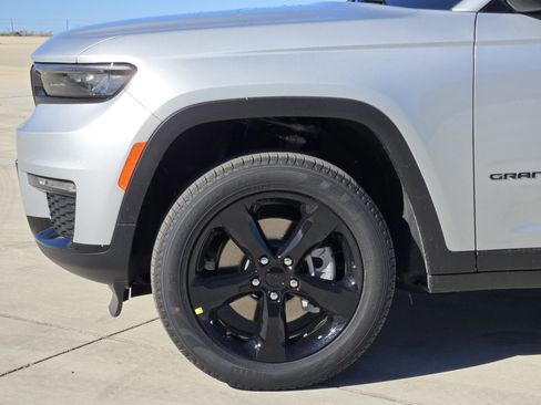 New 2025 Jeep Grand Cherokee L Limited w/ Black Appearance Package image 6