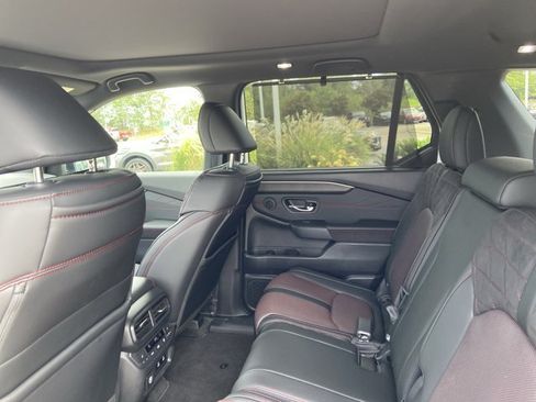 Used 2026 Honda Pilot Black Edition image 17