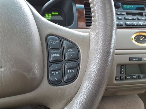 Used 2001 Lincoln Town Car Cartier image 12